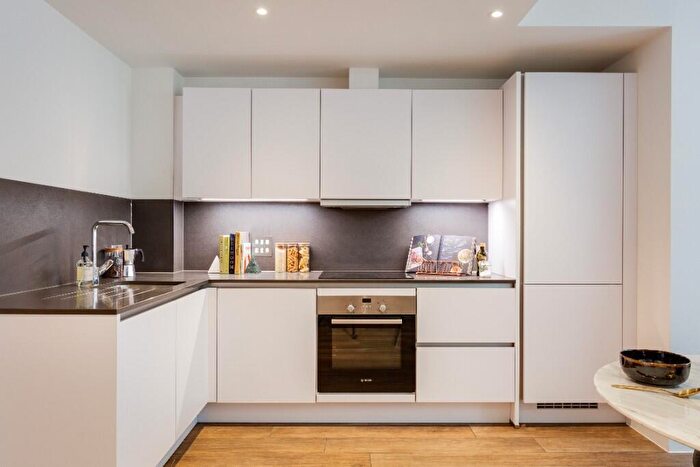 2 Bedroom Flat To Rent In Three Colts Lane, London, E2