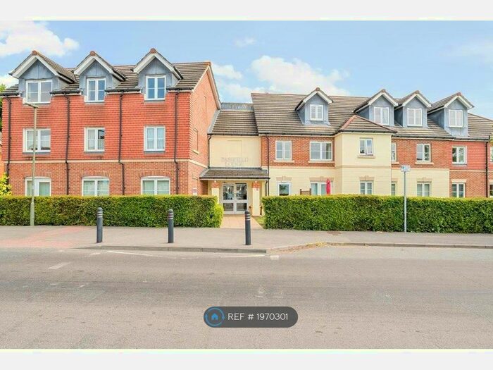 1 Bedroom Flat To Rent In Passfield Lodge, Lightwater, GU18