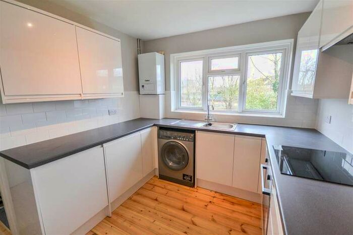 2 Bedroom Maisonette Flat To Rent In West Barnes Lane, Motspur Park, KT3