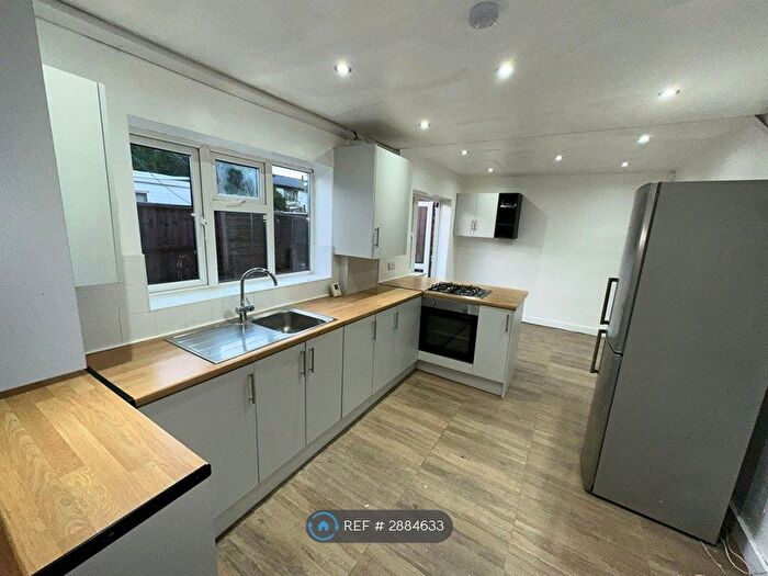 5 Bedroom Semi-detached House To Rent In Great South West Road, Hounslow, TW4