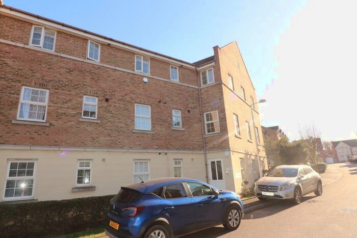 2 Bedroom Flat To Rent In Carew Close, Chafford Hundred, RM16