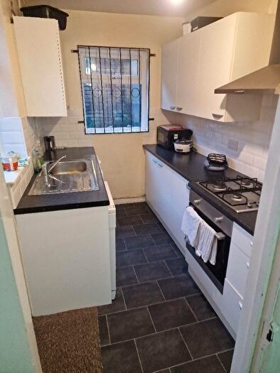 5 Bedroom Semi-Detached House To Rent In Derby Grove, Lenton, Nottingham, NG7