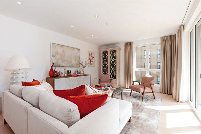 3 Bedroom Flat To Rent In Pinewood Gardens, Teddington, TW11