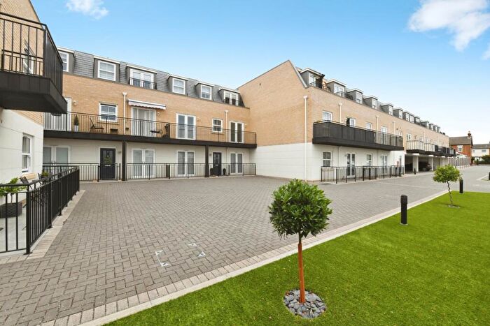 2 Bedroom Flat For Sale In Halle Mews, Benfleet, Essex, SS7