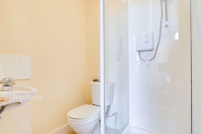 1 Bedroom Flat To Rent In Waddon New Road, Croydon, CR0