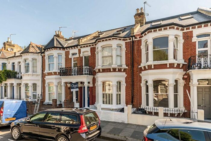 3 Bedroom Flat To Rent In Hartismere Road, Fulham, SW6