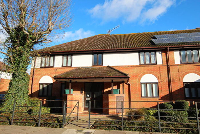 1 Bedroom Flat To Rent In Park Road (), Kingston Upon Thames, KT2