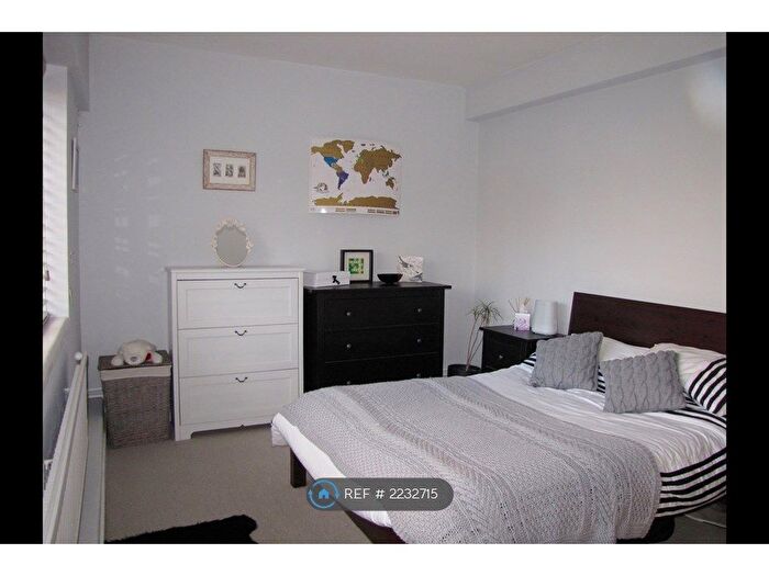 2 Bedroom Flat To Rent In Kingsbridge Avenue, Ealing, W3