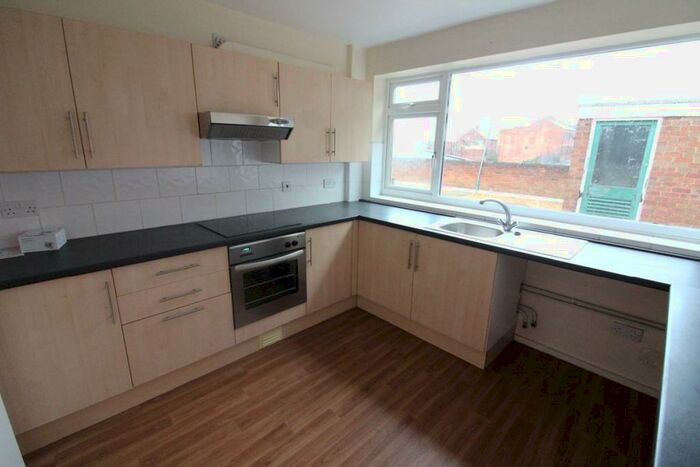 3 Bedroom Flat To Rent In Flat Formans Garage, NG7