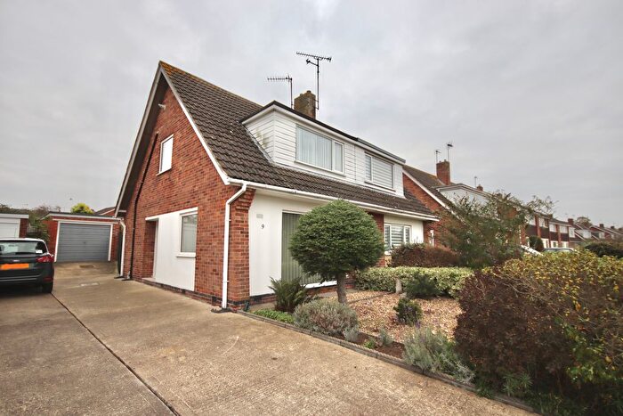 3 Bedroom Semi-detached House For Sale In Chiltern Road, Lincoln, LN5