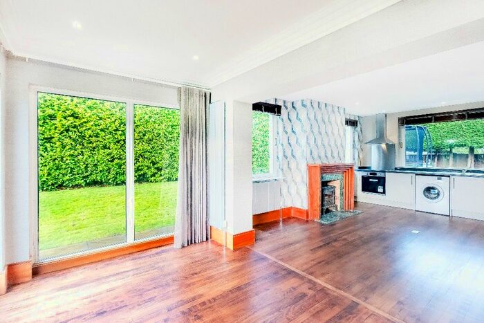 1 Bedroom Flat To Rent In Barnton Avenue West, Barnton, Edinburgh, EH4