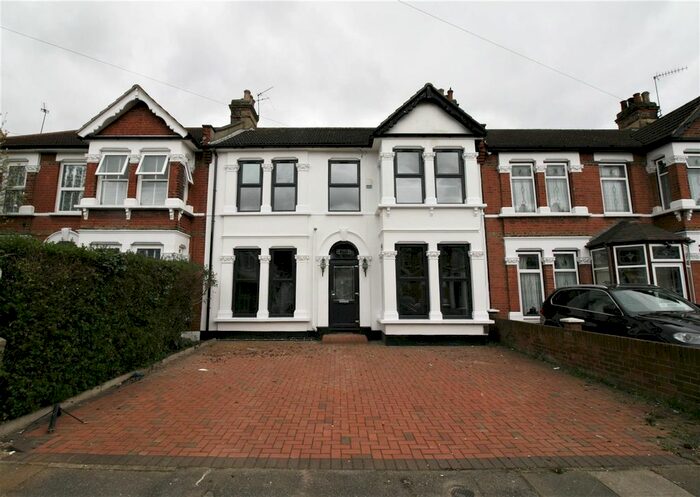 Studio To Rent In Alloa Road, Goodmayes, IG3