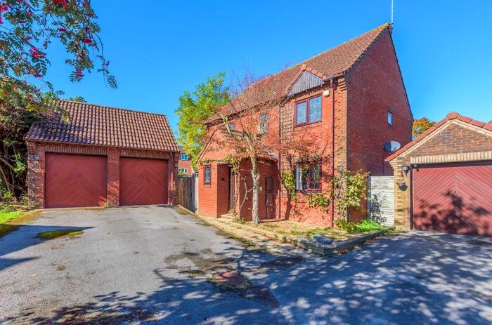 4 Bedroom Detached House To Rent In Keepers Close, Valley Park, Chandler's Ford., SO53