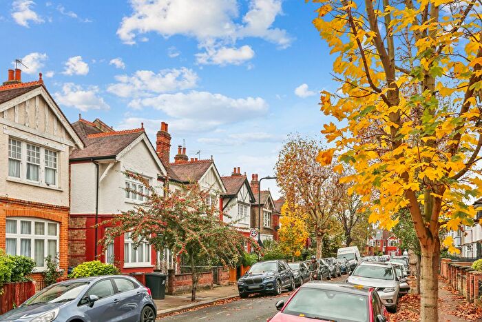 2 Bedroom Flat For Sale In Balfour Avenue, Hanwell, London, W7