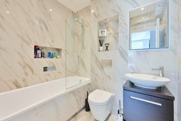 4 Bedroom Terraced House To Rent In Kennington Park Road, Kennington, London, SE11