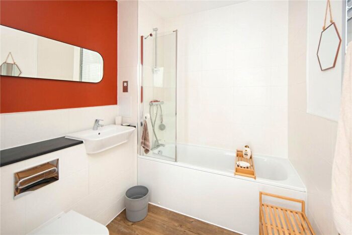 1 Bedroom Flat For Sale In Outfall Building, Bundocks Walk, Bow, London, E3