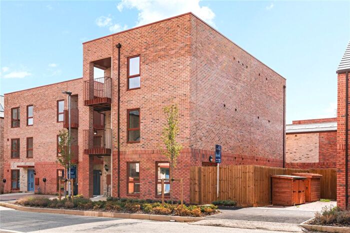 2 Bedroom Apartment To Rent In Crick Road, Cambridge, Cambridgeshire, CB3