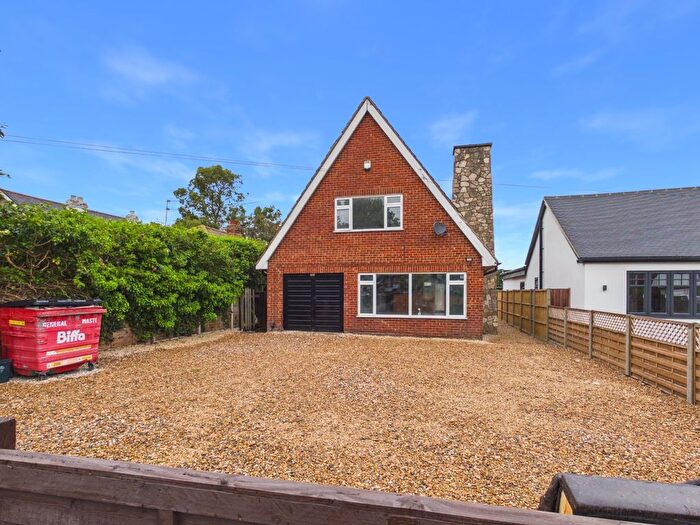 4 Bedroom Detached House For Sale In Feltham Hill Road, Ashford, Surrey, TW15