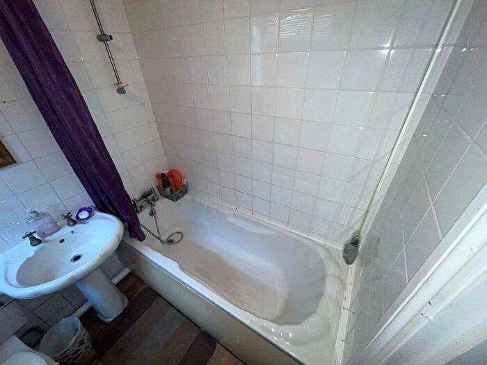 1 Bedroom Flat To Rent In One Bedroom - Ground Floor - Central Luton - Unfurnished - Russell Rise, LU1