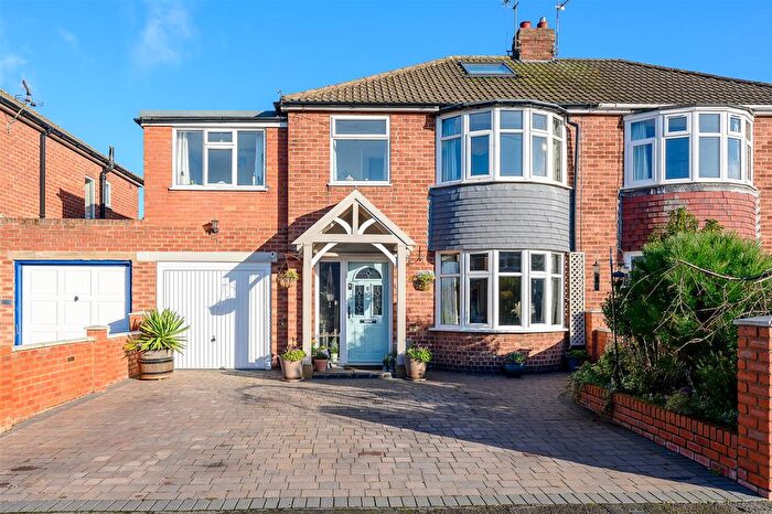 5 Bedroom Semi-Detached House For Sale In Manor Park Close, Rawcliffe, York, YO30