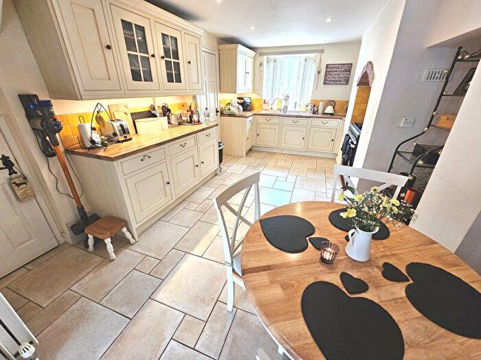 2 Bedroom Cottage For Sale In Crossleaze Road, Hanham, Bristol, BS15
