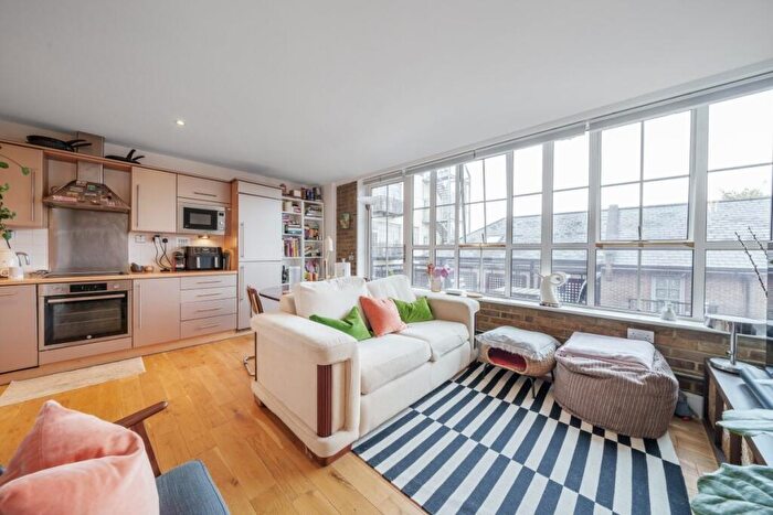 2 Bedroom Flat For Sale In Peckham Grove, Peckham, London, SE15