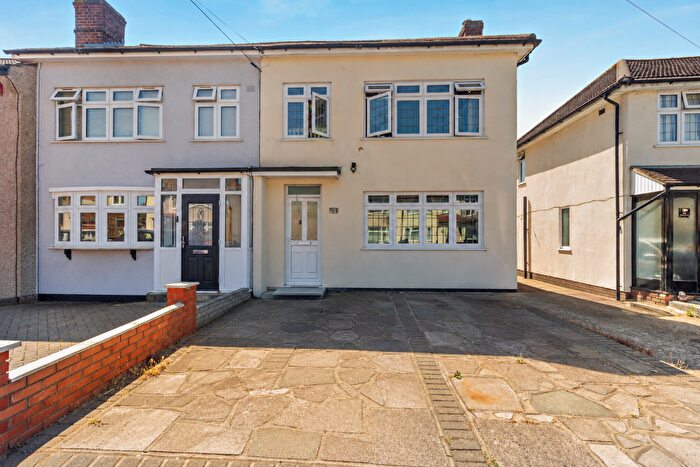 3 Bedroom End Of Terrace House For Sale In Northwood Avenue, Hornchurch, Havering, RM12