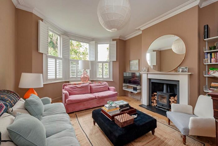 2 Bedroom Apartment For Sale In Wrentham Avenue, Kensal Rise, London, NW10