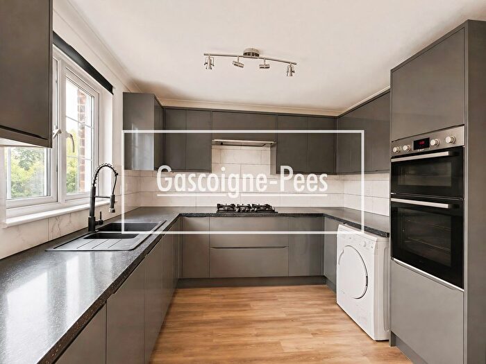 3 Bedroom Terraced House To Rent In Munnings Close, Basingstoke, RG21