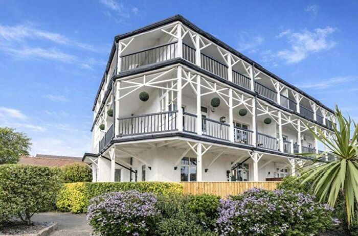 4 Bedroom Semi Detached House For Sale In Brooklands Avenue, Cleethorpes, DN35