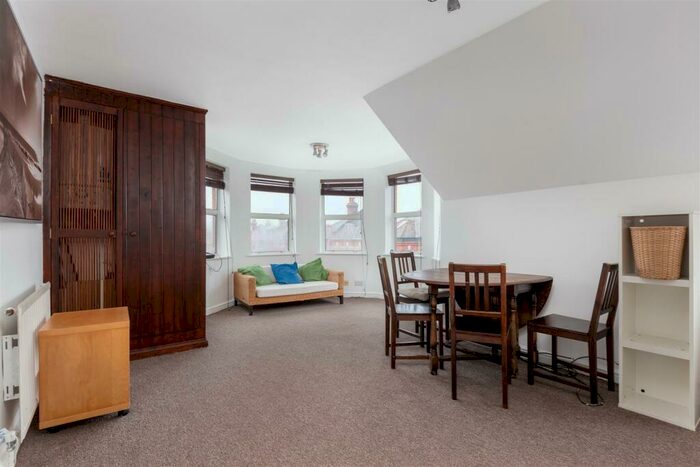 2 Bedroom Flat To Rent In Fordwych Road, London, NW2