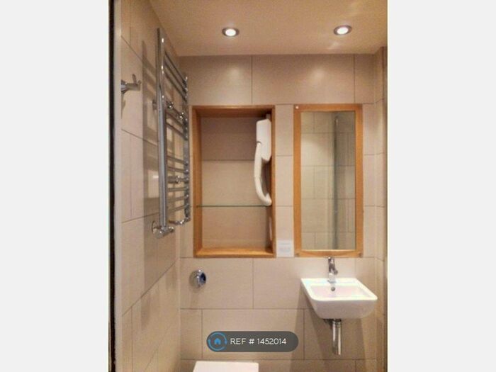 Studio To Rent In Fonthill Road, London, N4