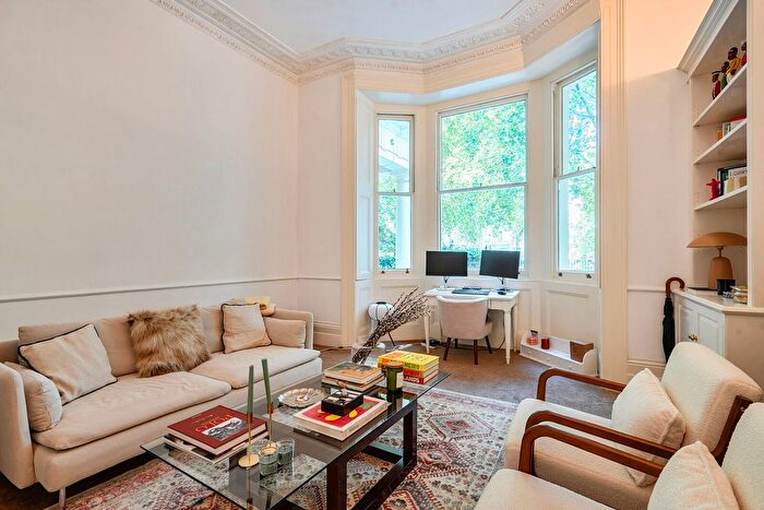 2 Bedroom Flat For Sale In St Georges Square, Pimlico, London, SW1V