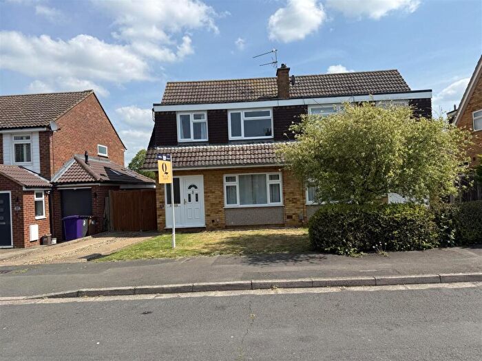 3 Bedroom House To Rent In Westbury Close, Hitchin, SG5