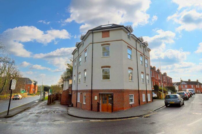 1 Bedroom Flat To Rent In Approach Road, St Albans, AL1