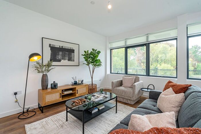 1 Bedroom Flat To Rent In The Causeway, Staines, TW18