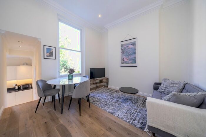 2 Bedroom Flat To Rent In Cambridge Gardens, London, W10