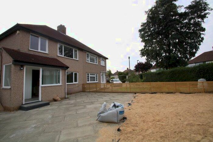 3 Bedroom Property To Rent In Bothwell Road, Croydon, CR0