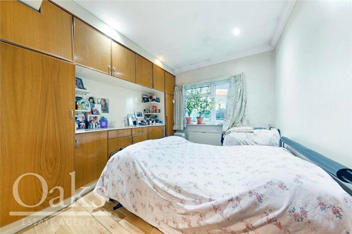 4 Bedroom Detached House For Sale In Green Lane, Thornton Heath, CR7