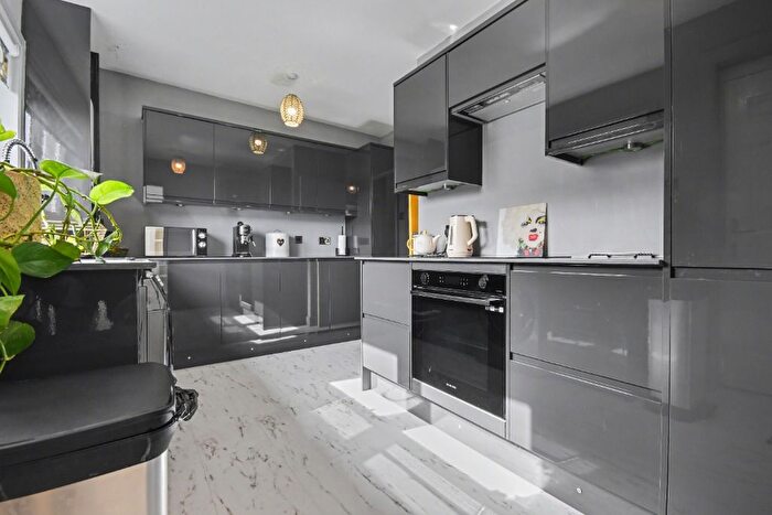 3 Bedroom Terraced House For Sale In Pentland Avenue, Inverclyde, Port Glasgow, PA14