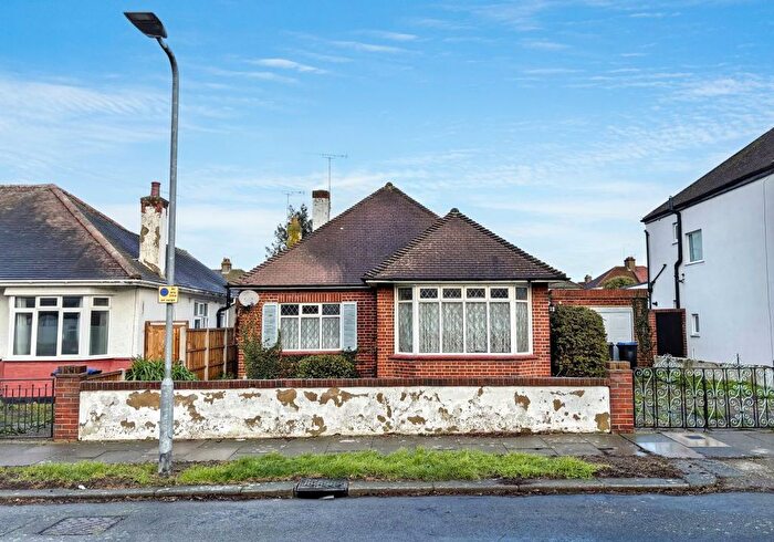 3 Bedroom Bungalow For Sale In Stuart Road, Southend-On-Sea, Essex, SS2
