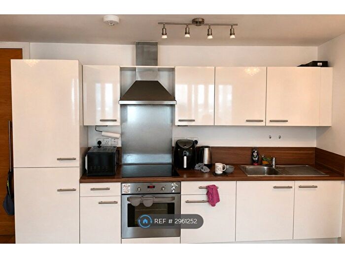 1 Bedroom Flat To Rent In Mann Island, Liverpool, L3