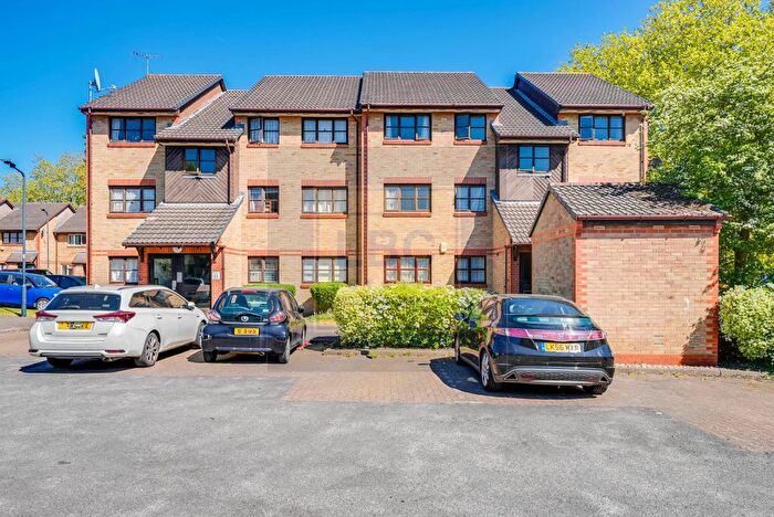 2 Bedroom Flat For Sale In Kingfisher Way, London, NW10