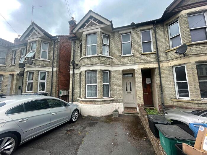 6 Bedroom Semi-Detached House To Rent In Priory Avenue, High Wycombe, HP13