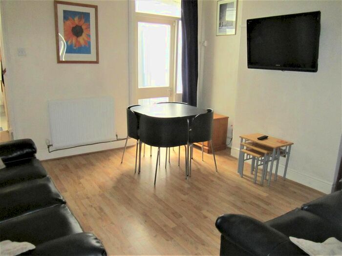 6 Bedroom Terraced House To Rent In Warwards Lane, Selly Oak, Birmingham, B29