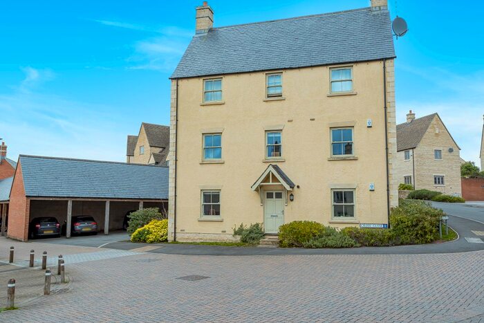 2 Bedroom Flat To Rent In Cross Close, Cirencester, Gloucestershire, GL7