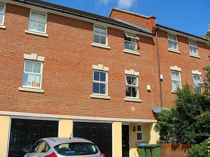 3 Bedroom Property To Rent In Barlow Drive, London, SE18