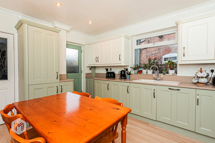 3 Bedroom End Of Terrace House For Sale In Hodge Road, Worsley, Manchester, M28