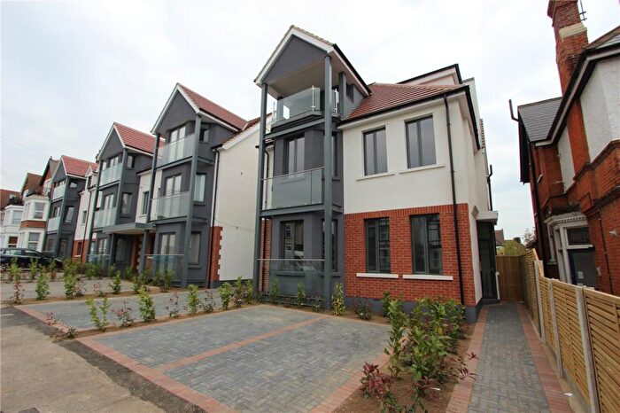 2 Bedroom Apartment To Rent In Valkyrie Road, Westcliff-on-Sea, SS0