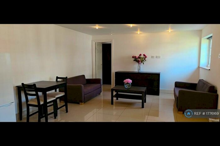 1 Bedroom Flat To Rent In Flower Lane, Mill Hill, NW7